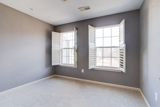 Building Photo - 1730 Bluffs Island Ct