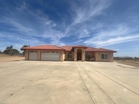 Building Photo - 4 bedroom 2bathroom Home Available now!