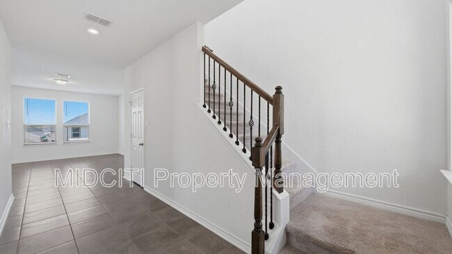 Building Photo - 10419 Salitrillo Bnd