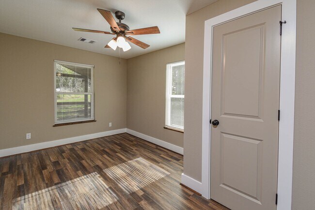 Building Photo - 9126 Lazy Ln