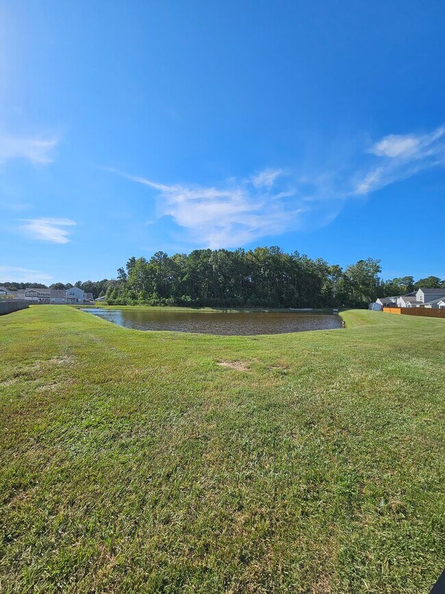 Building Photo - Gorgeous Goose Creek Home!