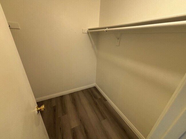 Building Photo - 2 Br/2 Ba. Condo on 2nd fl.