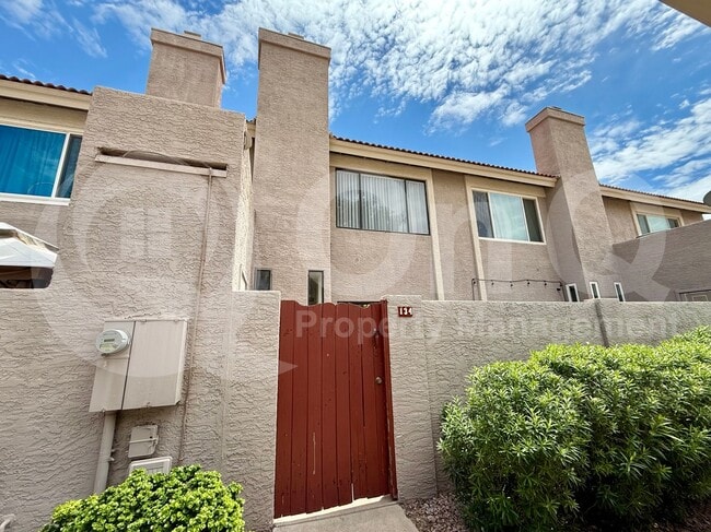 Building Photo - 500 N Roosevelt Ave
