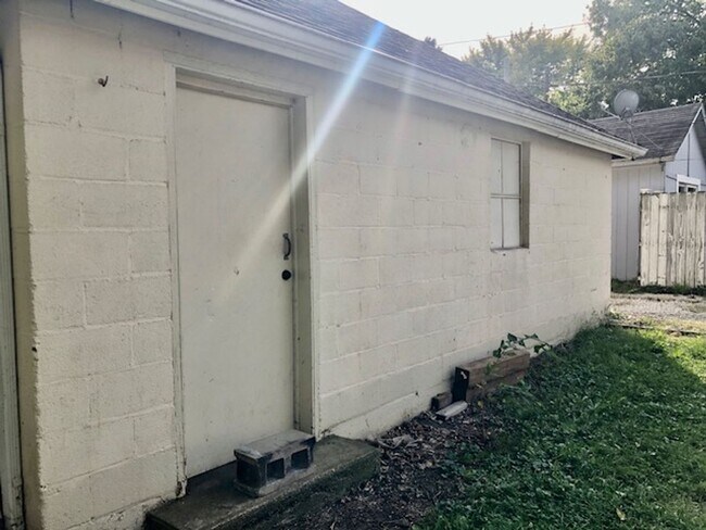 Building Photo - 548 E Pearl St