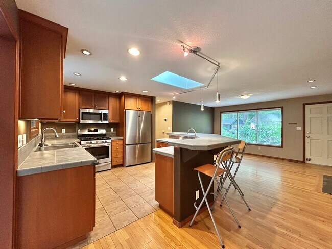 Building Photo - Tranquil Environment: 3 Bed, 1 Bath House