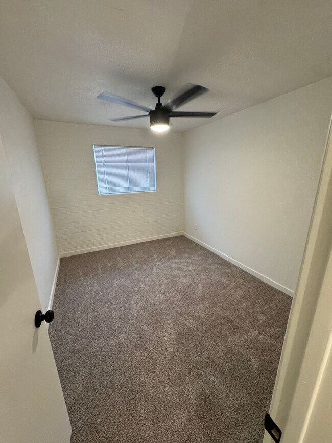 Building Photo - Fully upgraded home with garage!