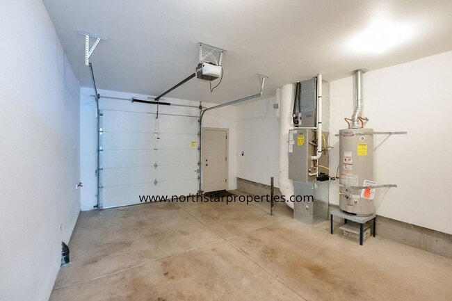 Building Photo - Stylish Multnomah Village Townhome