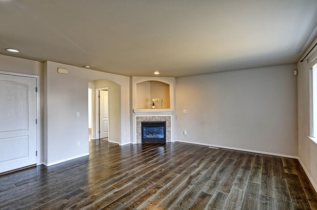 Building Photo - Spacious Craftsman Style Home - Pet Friendly!