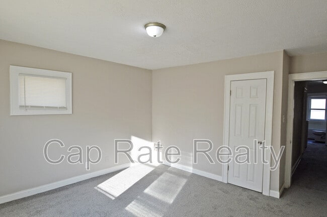 Building Photo - 616 S Ogden Ave