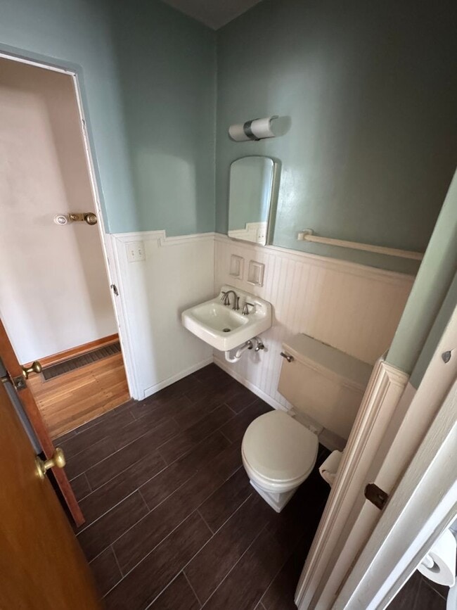 Building Photo - 3 Bedroom - Upper Arlington