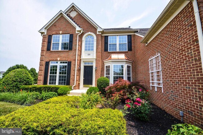 Building Photo - 120 Galyn Dr