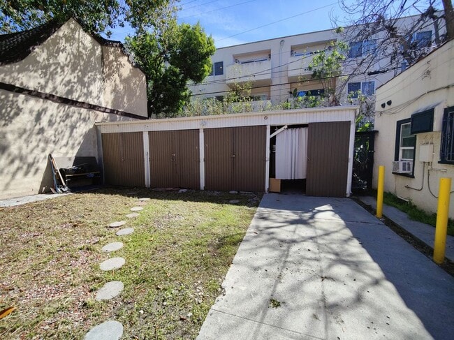 Building Photo - 1322 N Formosa Ave