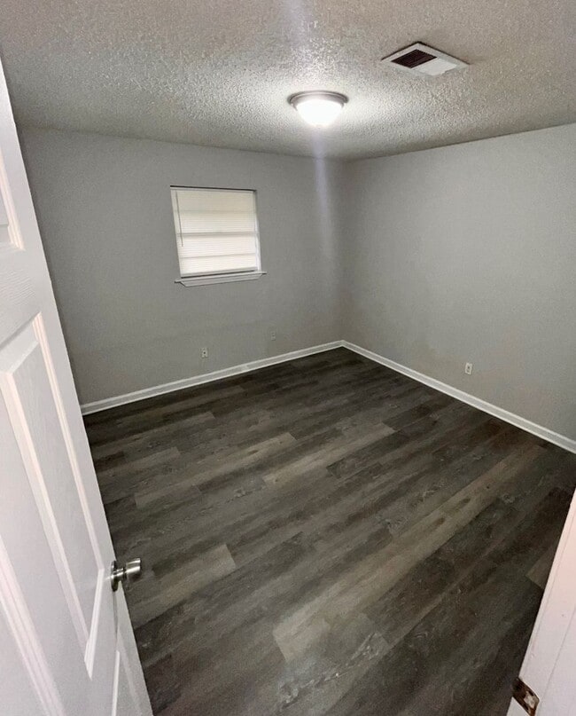 Building Photo - Gulfport 5 Bedroom