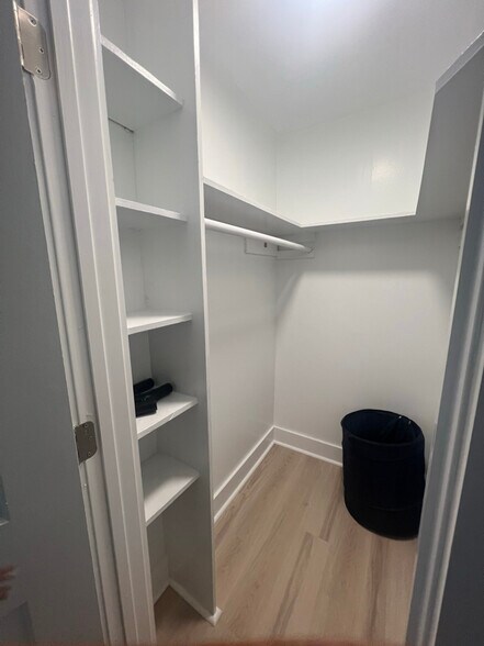 Building Photo - 506 S Spring Ave