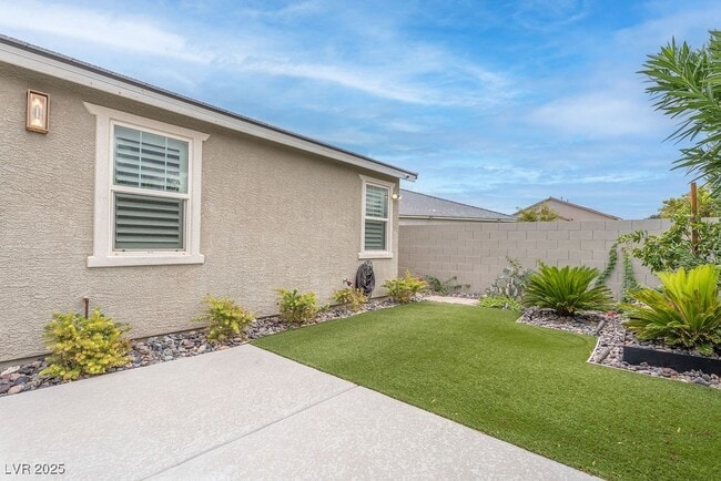 Building Photo - 2489 Cingoli St