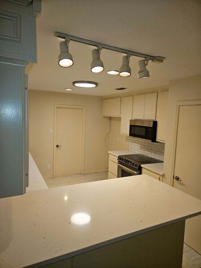 Building Photo - 613-613 Kings Mountain Dr