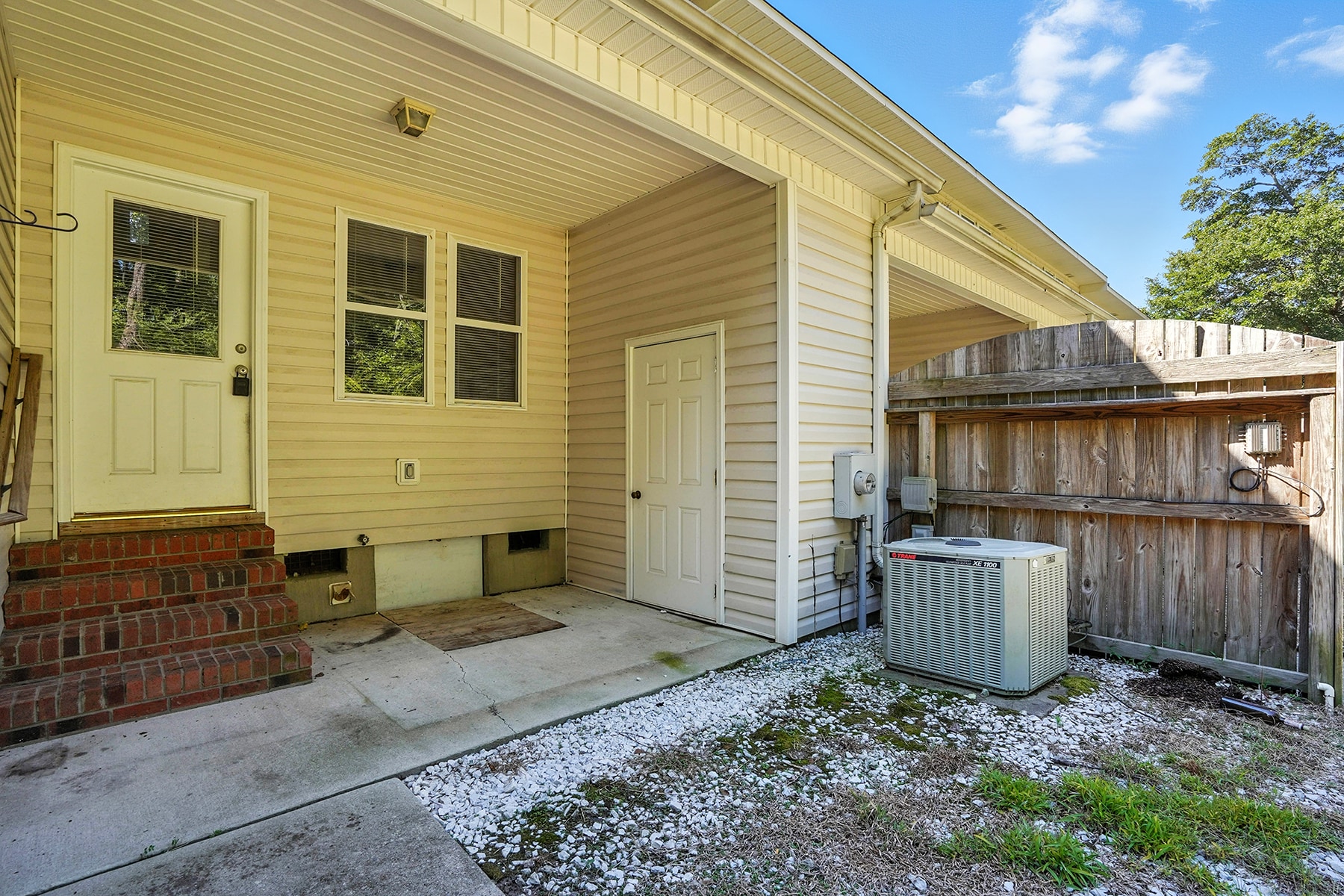 Building Photo - 281 Marshbanks St