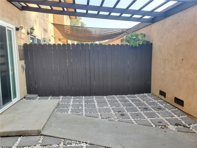 Building Photo - 10654 White Oak Dr