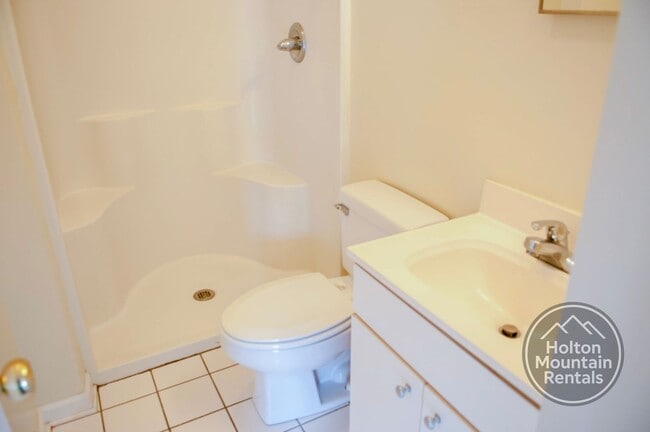 Building Photo - Kensington Meadows - Semi View Downstairs