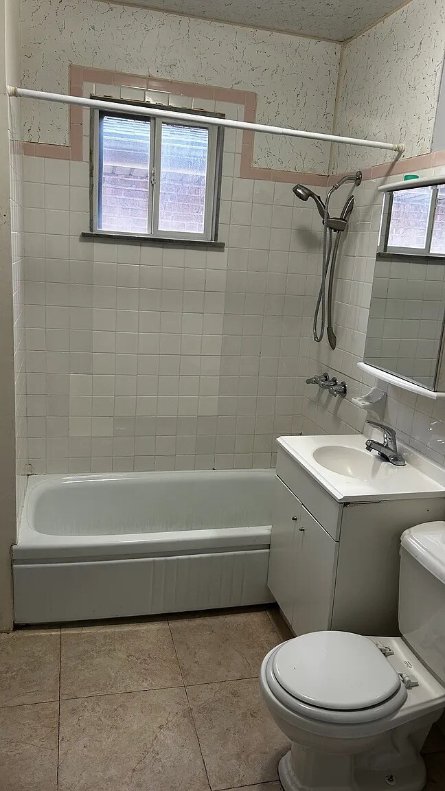 Building Photo - 2728 N Mulligan Ave