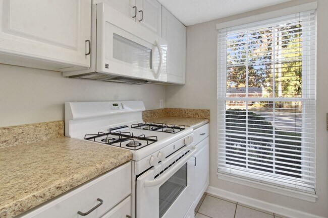 Building Photo - Knollwood Estates