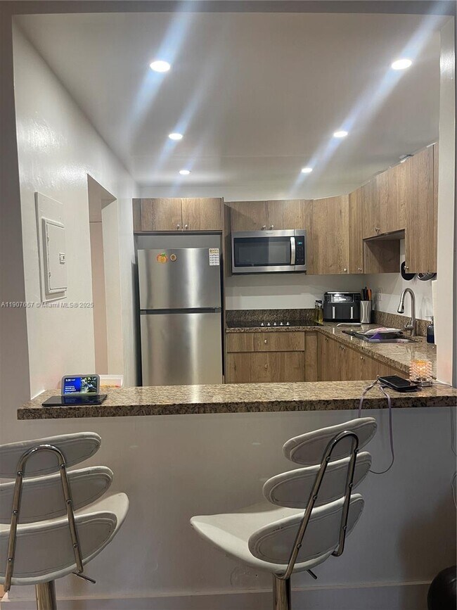 Building Photo - 6190 W 19th Ave