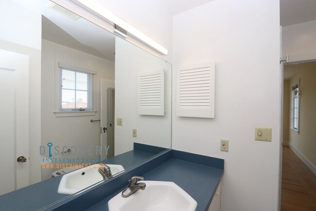 Building Photo - Traditional Six Bedroom Home with Exceptional SF Bay Views with In Law Unit