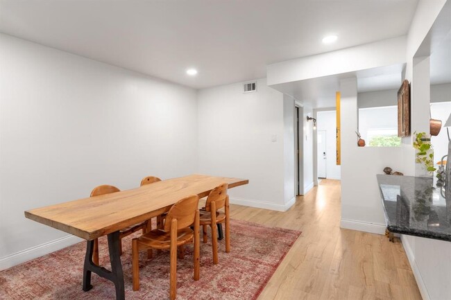 Building Photo - 813 E Oltorf St