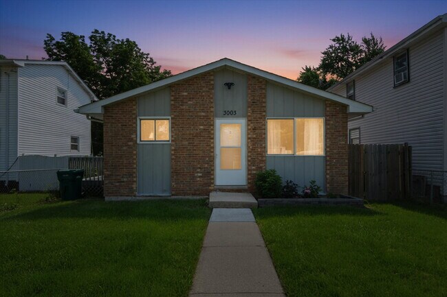 Building Photo - Move-In Ready Split-Level with Open Floor Plan