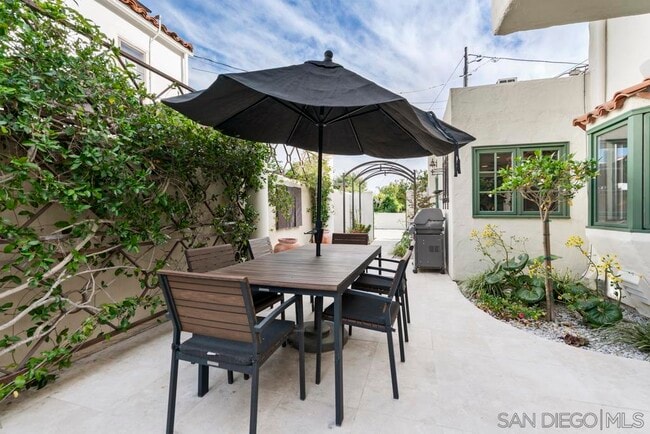 Building Photo - 6129 La Flecha