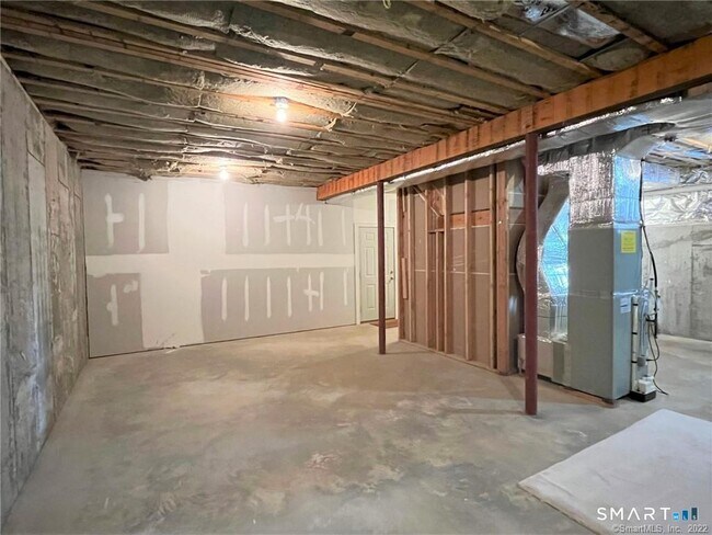 Building Photo - 71 Ledges Rd