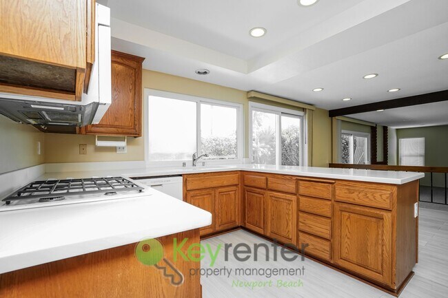 Building Photo - Fountain Valley Family Oasis