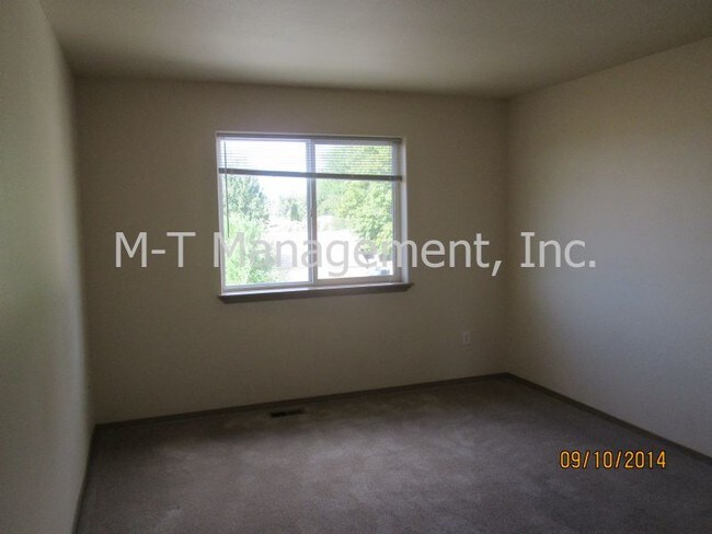 Building Photo - 314 S Blake Rd