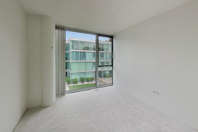Building Photo - 3115 S Michigan Ave