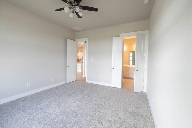 Building Photo - 2204 Inglenook Grv Dr