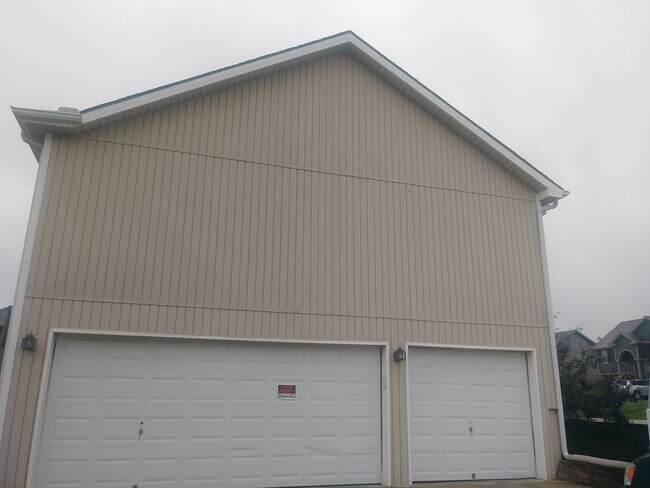 Building Photo - Coming Soon – Spacious Northland Single-Family Home!