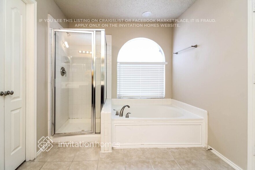 Building Photo - 703 Meadowgate Dr
