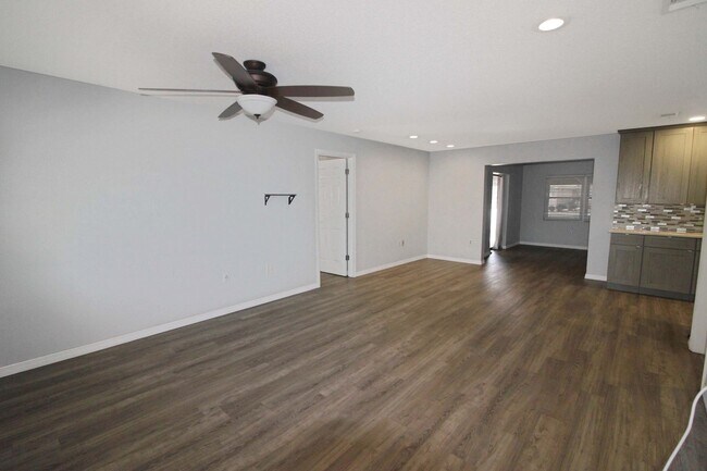Building Photo - Venice East Annual Home for Rent