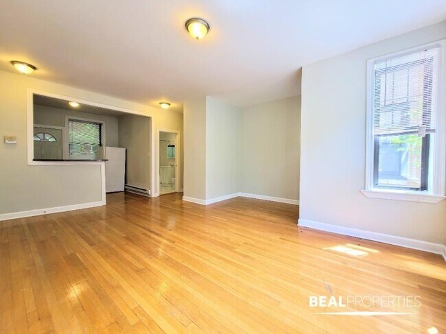 Building Photo - 0 bedroom in CHICAGO IL 60657