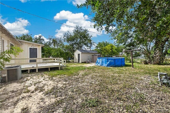 Building Photo - 20 Quince Ave