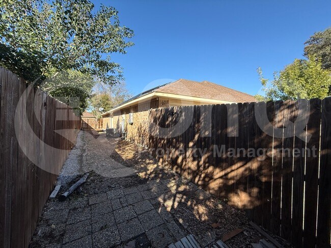 Building Photo - 3515 Hilltop Ln