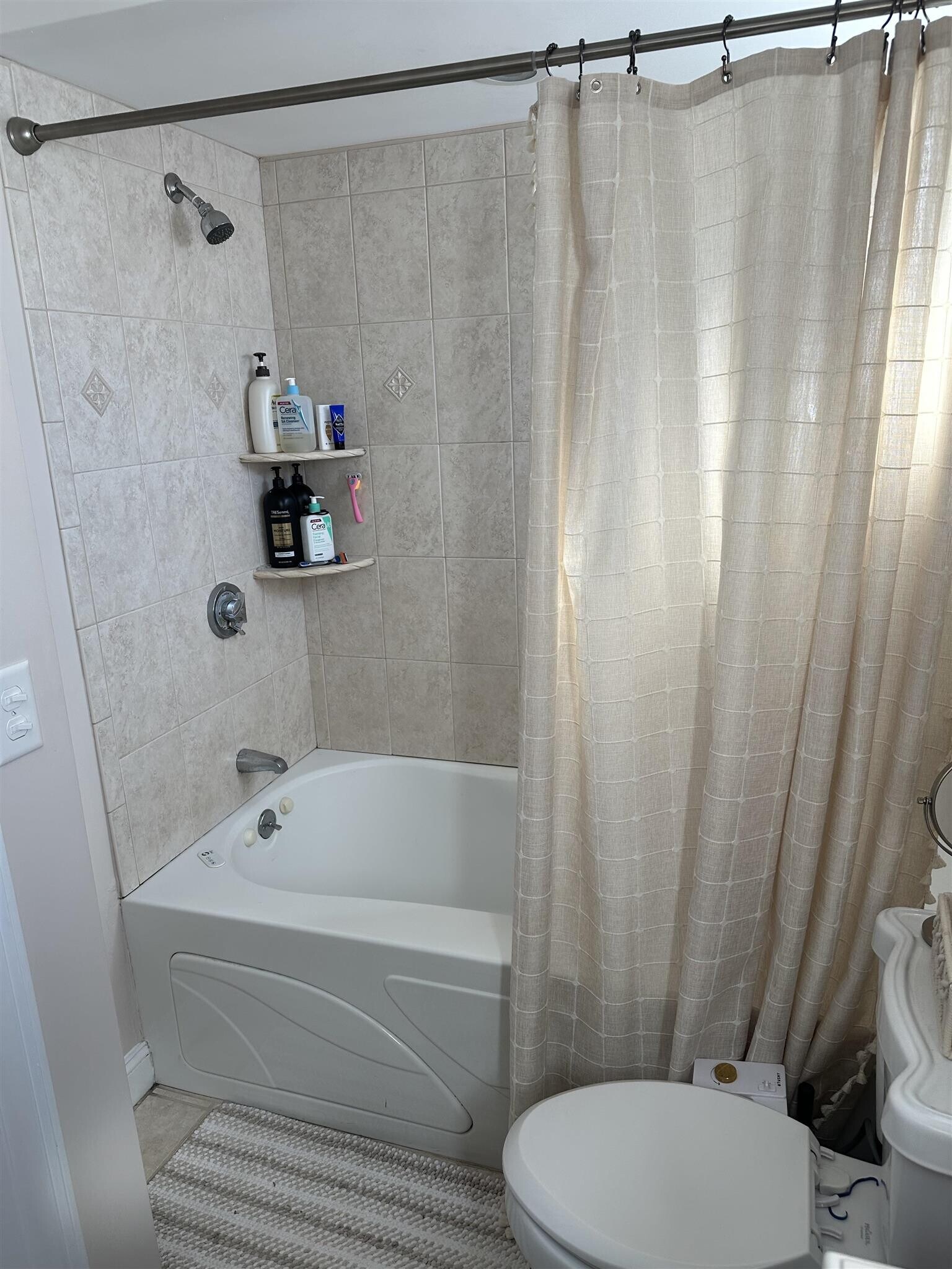 Building Photo - 11 Winthrop Ct