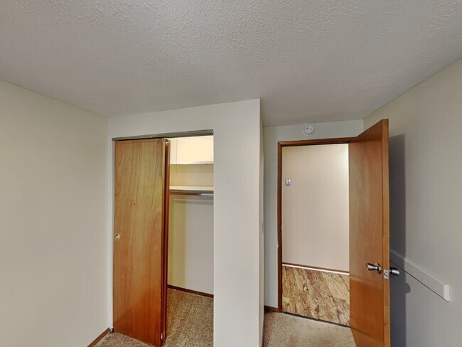Building Photo - 94 E 18th Ave