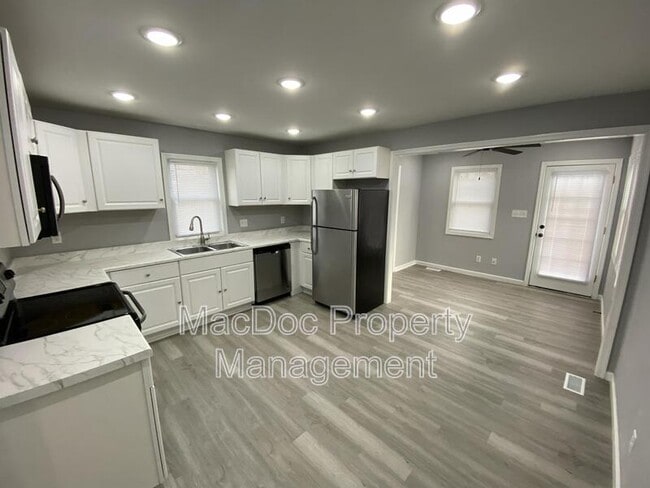 Building Photo - 210 Jett Dr