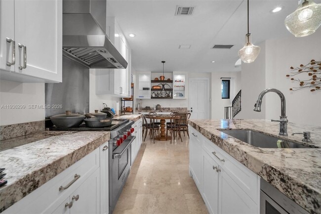 Building Photo - 627 Alcazar Ave