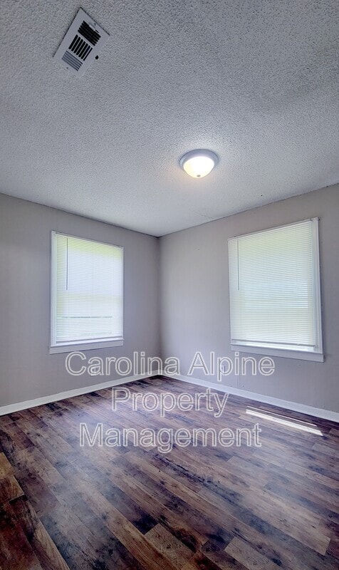 Building Photo - 119 Bingo Ln