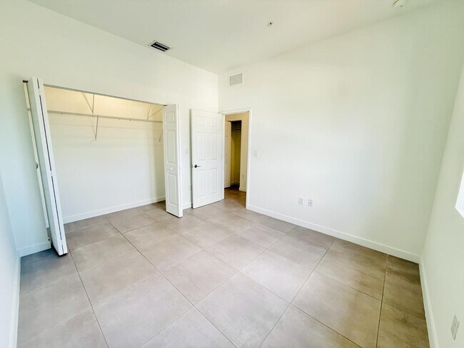 Building Photo - 1295 W 69th St