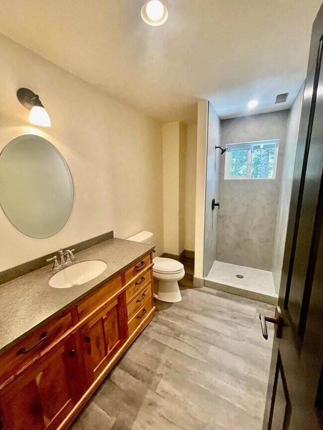 Building Photo - 10375 Laurentian Way