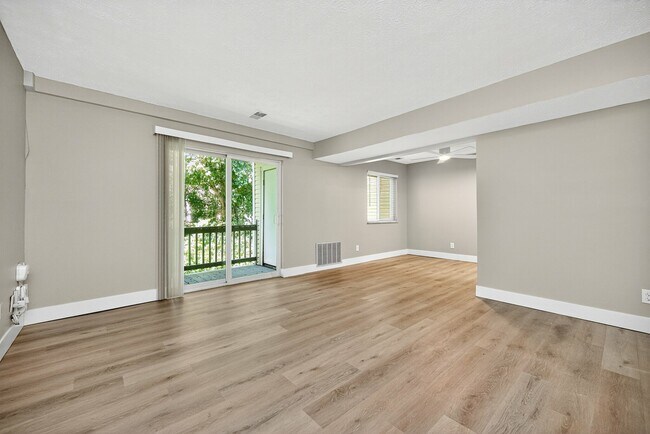 2x1 Renovated Living Space - Mariemont Woods