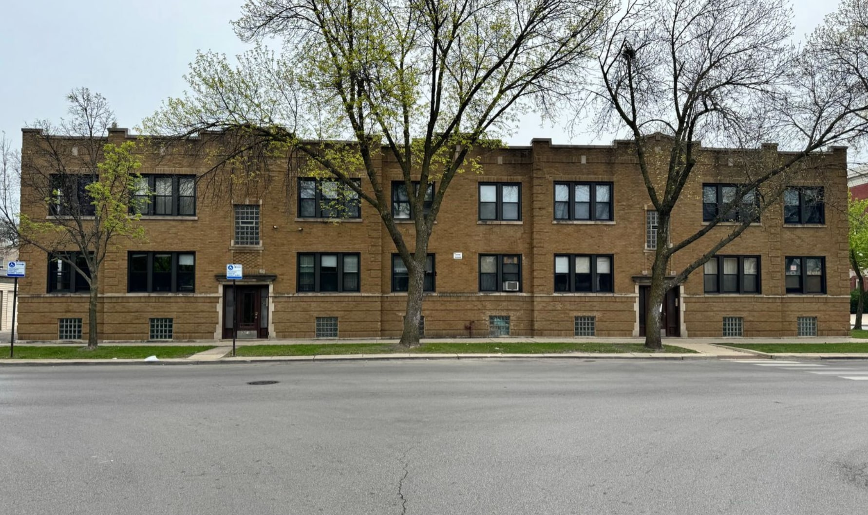 Building Photo - 2609 N Kostner Ave